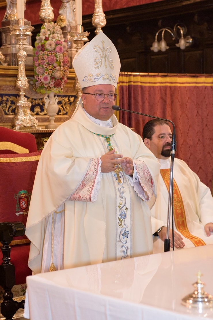 “We pray to our Lady of Victories to help us have a heart like Jesus ...