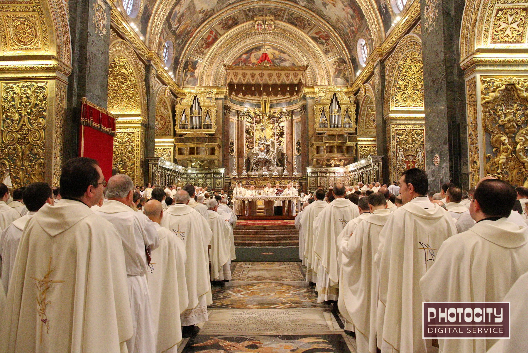 The Archbishop celebrates Mass of the Consecration of Holy Oils ...