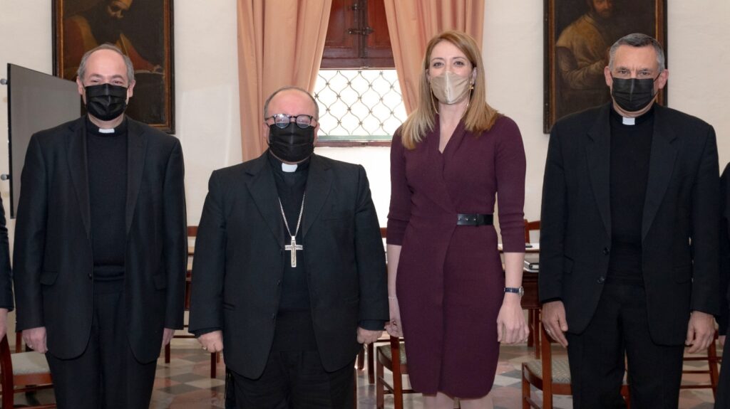 Los obispos malteses, con la nueva presidenta del Parlamento Europeo