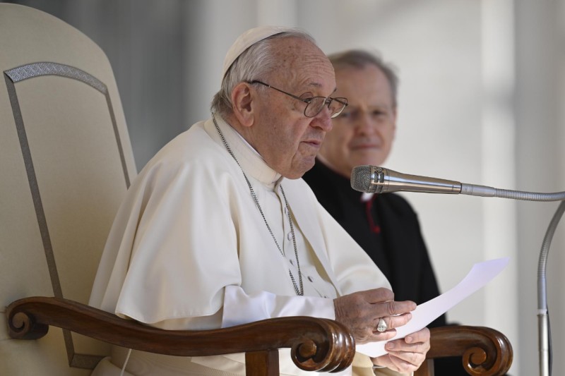 Pope At Audience: The Bridge Between Youths And The Elderly Must Be ...