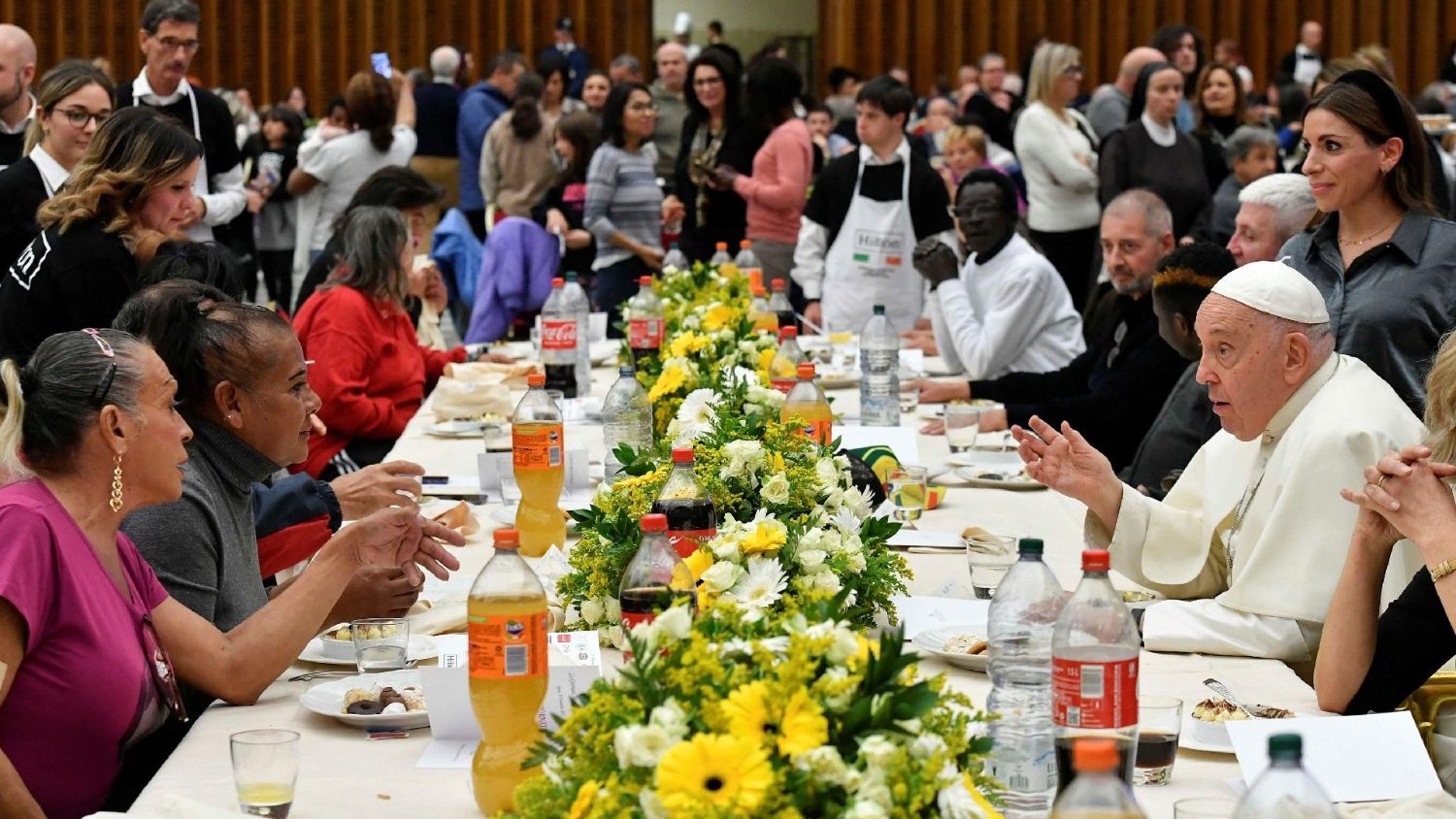 World Day of the Poor: Pope Francis organises lunch with 1300 poor ...